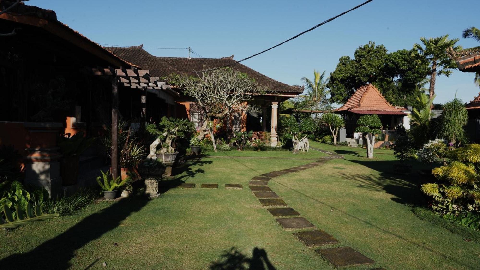 The Sangkih Restaurant & Bar लॉज *
